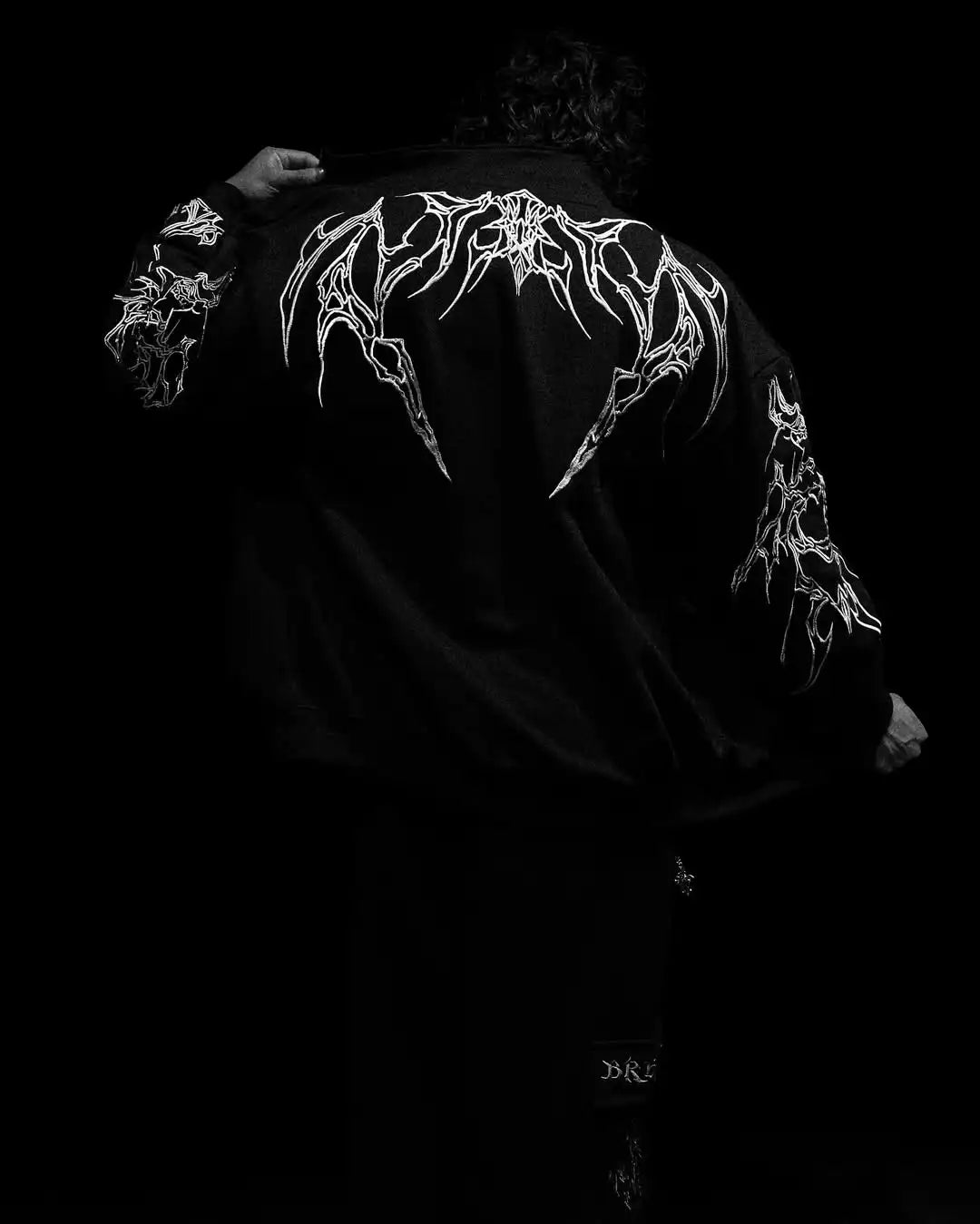 Zip-Up Black Edgy
