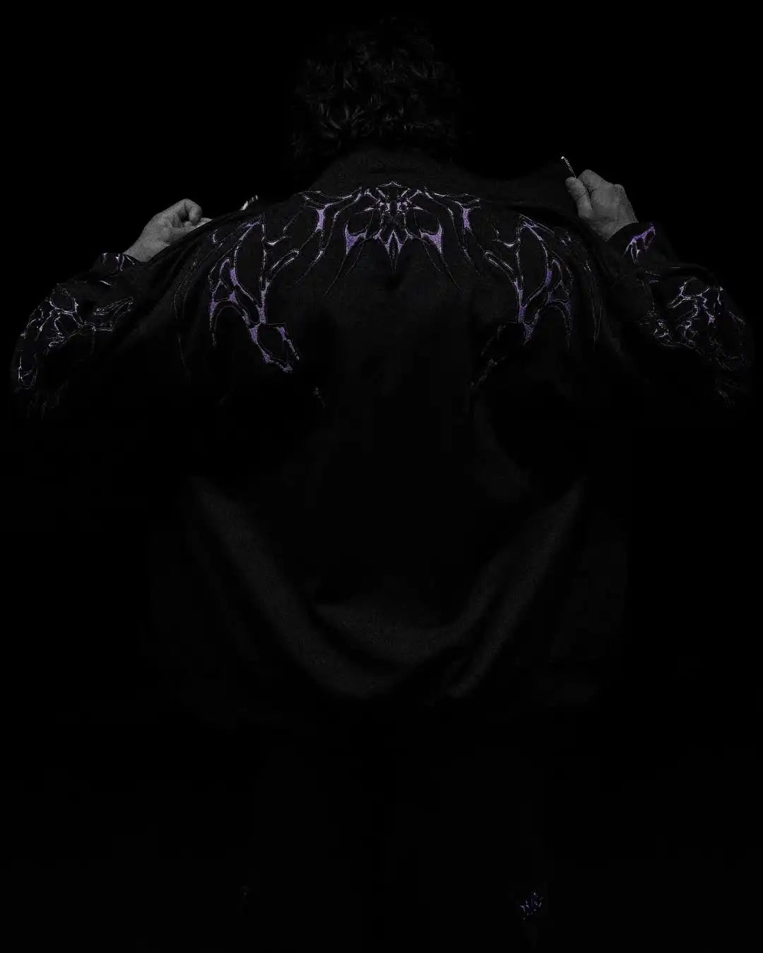 Zip-Up Black Edgy