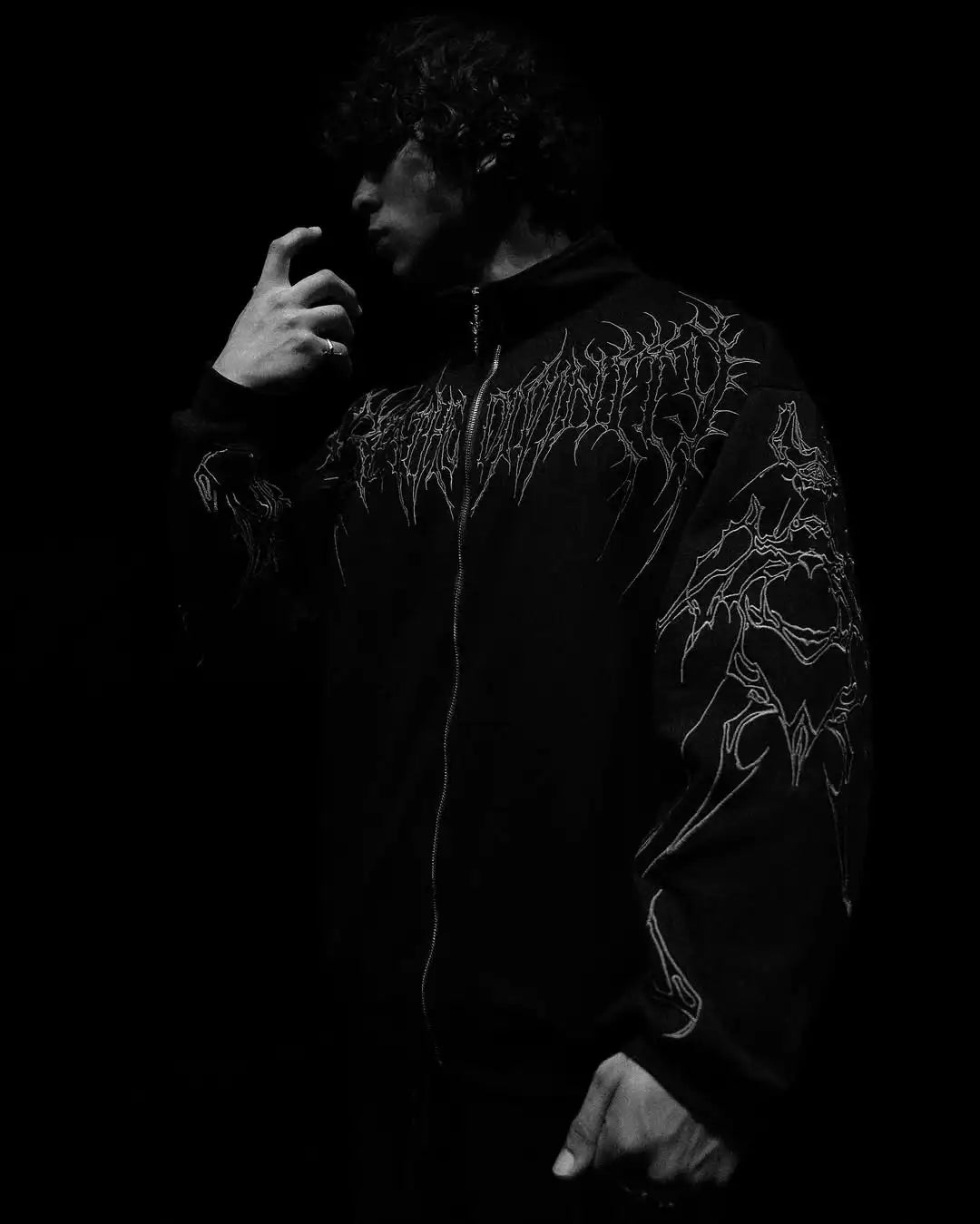 Zip-Up Black Edgy